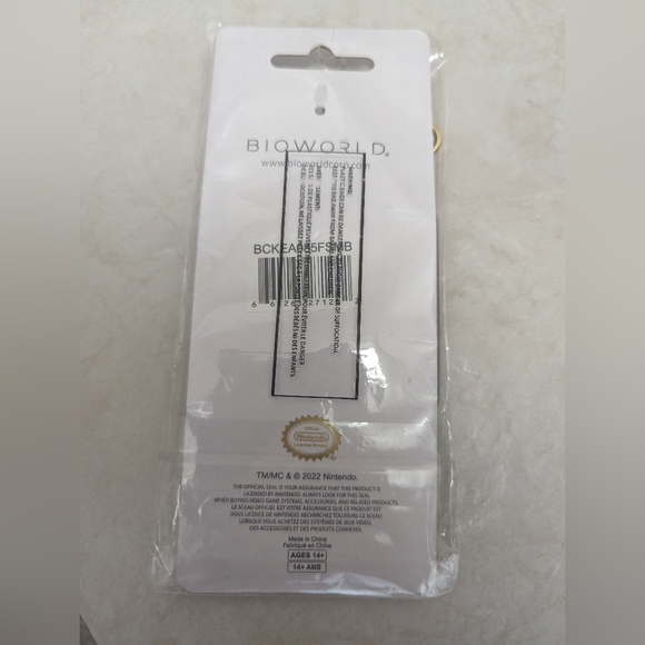 Bioworld Super Mario Shaker Charm Keychain - Picture 3 of 3